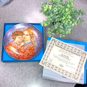Ltd EDITION 1985 Edna Hibel Mother’s Day plate layers of pigment & 22 karat gold